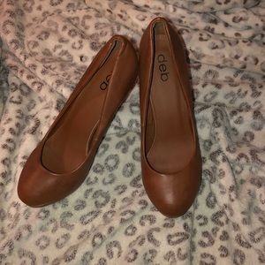 Brown heels with gold accent